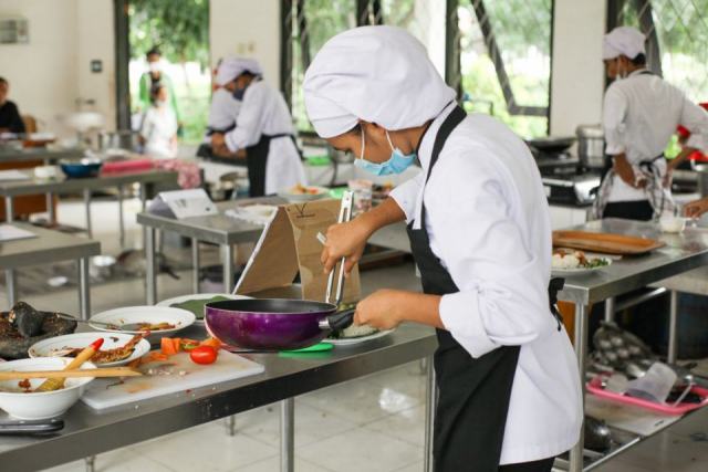 Se former en cuisine professionnelle : diplômes, cursus et débouchés Se former en cuisine professionnelle : diplômes, cursus et débouchés