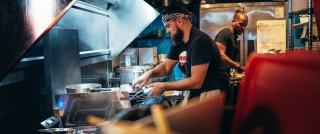 Inox cuisine professionnelle : plans de travail, meubles et normes