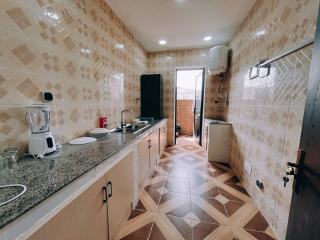 Pose de carrelage en cuisine professionnelle : normes et conseils