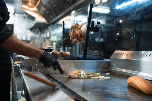 Plancha ou grill à contact : quel appareil pour la cuisson minute au restaurant Plancha ou grill à contact : quel appareil pour la cuisson minute au restaurant