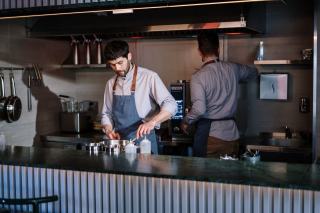 Hotte aspirante professionnelle : types, débit et entretien